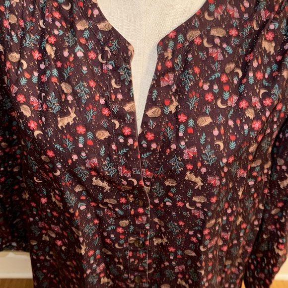 Women’s Lands End 1X button up with small animals on print--hedgehogs, rabbits - Picture 3 of 6